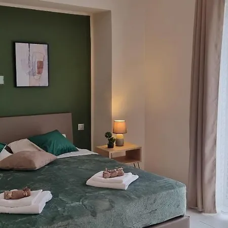 Secret Garden Hotel 2*